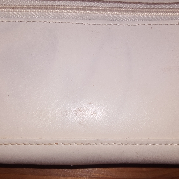 Multi pocket purse with strap - Picture 4 of 7